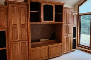 8098 S Meadowcreek Ct, Franklin, WI 53132 - Photo 7