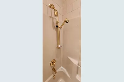 8098 S Meadowcreek Ct, Franklin, WI 53132 - Photo 31