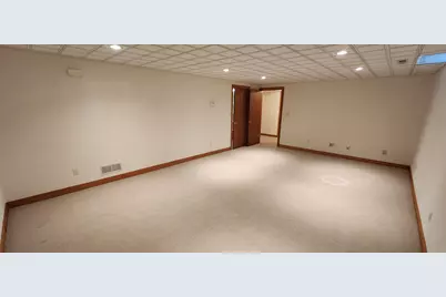 8098 S Meadowcreek Ct, Franklin, WI 53132 - Photo 39