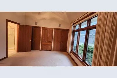 8098 S Meadowcreek Ct, Franklin, WI 53132 - Photo 27