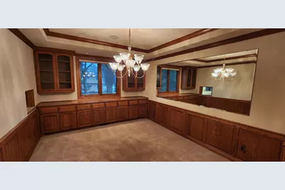 8098 S Meadowcreek Ct, Franklin, WI 53132 - Photo 13