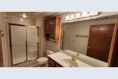 8098 S Meadowcreek Ct, Franklin, WI 53132 - Photo 41