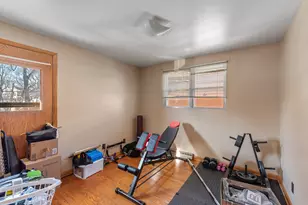 1309 S 93rd St, West Allis, WI 53214 - Photo 11