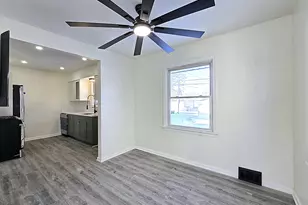 8114 W Congress St, Milwaukee, WI 53218 - Photo 9