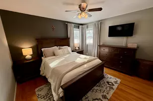 11284 N Lake Shore Dr, Mequon, WI 53092 - Photo 9