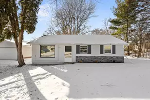 9257 S 94th St, Franklin, WI 53132 - Photo 3