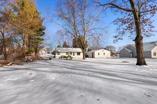 9257 S 94th St, Franklin, WI 53132 - Photo 25