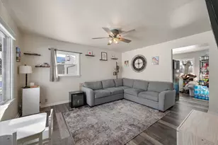 9257 S 94th St, Franklin, WI 53132 - Photo 5