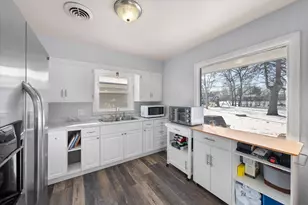 9257 S 94th St, Franklin, WI 53132 - Photo 7