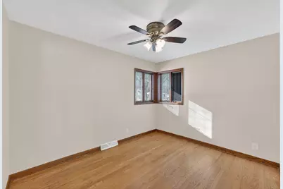 10525 W Custer Ave, Milwaukee, WI 53225 - Photo 17