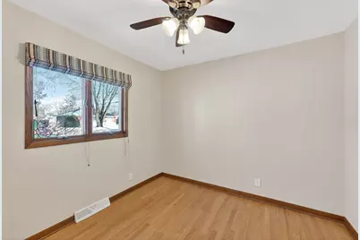 10525 W Custer Ave, Milwaukee, WI 53225 - Photo 21