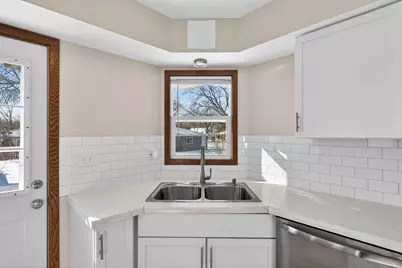 10525 W Custer Ave, Milwaukee, WI 53225 - Photo 9