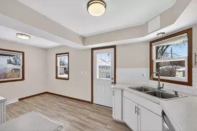 10525 W Custer Ave, Milwaukee, WI 53225 - Photo 11