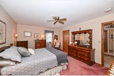 359  Lexington Ct #B, Pewaukee, WI 53072 - Photo 25