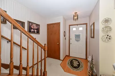 359  Lexington Ct #B, Pewaukee, WI 53072 - Photo 3