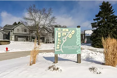 359  Lexington Ct #B, Pewaukee, WI 53072 - Photo 35