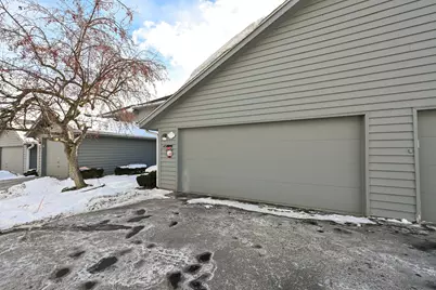 359  Lexington Ct #B, Pewaukee, WI 53072 - Photo 31