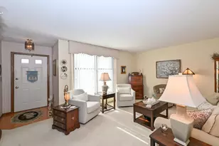 359 Lexington Ct, Pewaukee, WI 53072 - Photo 7