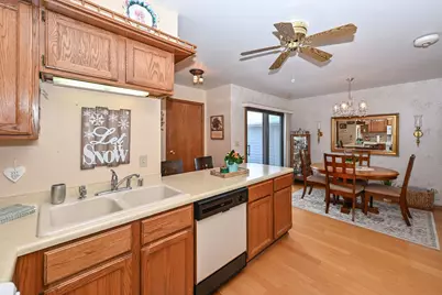 359  Lexington Ct #B, Pewaukee, WI 53072 - Photo 15