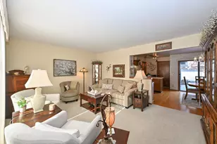 359 Lexington Ct, Pewaukee, WI 53072 - Photo 5