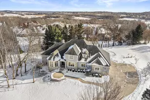 139 Legend Ct, Wales, WI 53183 - Photo 3