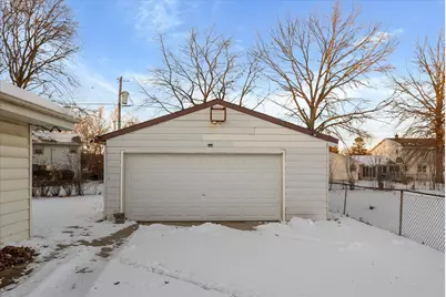 8100 W Green Tree Rd, Milwaukee, WI 53223 - Photo 23