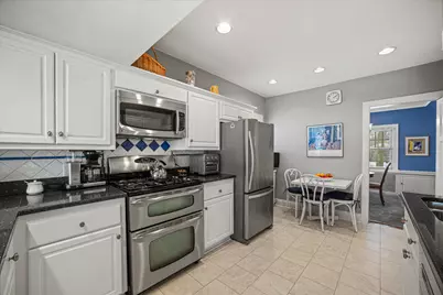 4917 N Bartlett Ave, Whitefish Bay, WI 53217 - Photo 11