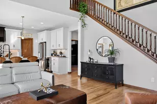 W79N417 Ridgeway Ln, Cedarburg, WI 53012 - Photo 3