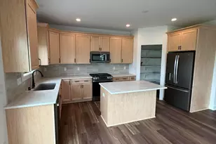 3232 Bergamot Dr, Racine, WI 53406 - Photo 5