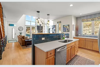 1924 N Booth St, Milwaukee, WI 53212 - Photo 9