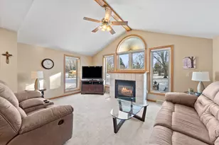 5923 Sunny Ln, Cedarburg, WI 53024 - Photo 7