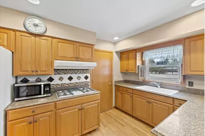 5923  Sunny Ln, Cedarburg, WI 53024 - Photo 13