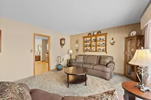 5923 Sunny Ln, Cedarburg, WI 53024 - Photo 5