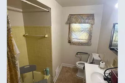 6535 W Keefe Ave Pkwy, Milwaukee, WI 53216 - Photo 5