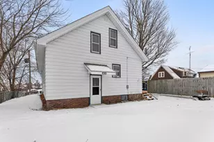 1014 S 20th St, Manitowoc, WI 54220 - Photo 5