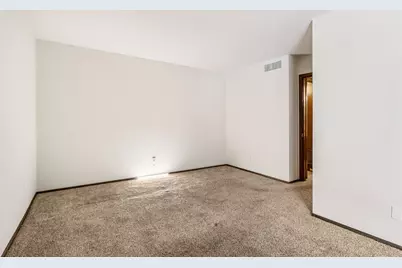 5200 S Tuckaway Blvd #107A, Greenfield, WI 53221 - Photo 9