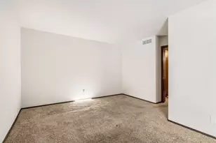 5200 S Tuckaway Blvd, Greenfield, WI 53221 - Photo 9