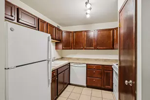 5200 S Tuckaway Blvd, Greenfield, WI 53221 - Photo 13