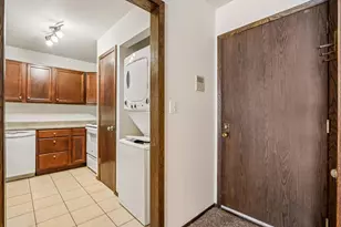 5200 S Tuckaway Blvd, Greenfield, WI 53221 - Photo 11