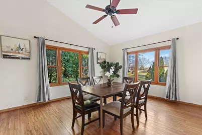 7170 S Countryside Dr, Franklin, WI 53132 - Photo 9