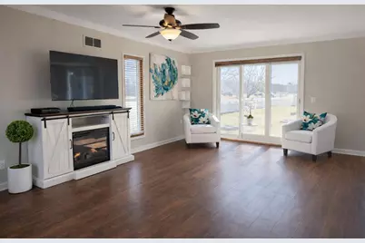 641  Small Farm Rd, Mukwonago, WI 53149 - Photo 7