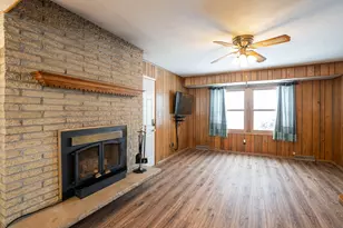 W136N8741 Esquire Rd, Menomonee Falls, WI 53051 - Photo 7