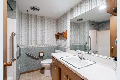 W136N8741  Esquire Rd, Menomonee Falls, WI 53051 - Photo 25