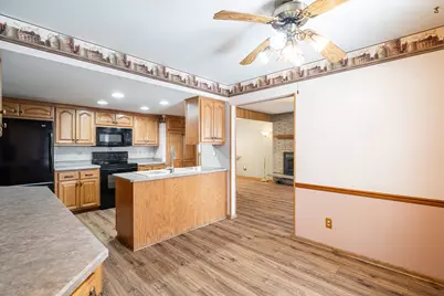 W136N8741  Esquire Rd, Menomonee Falls, WI 53051 - Photo 15