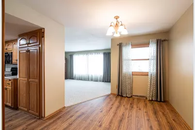 W136N8741  Esquire Rd, Menomonee Falls, WI 53051 - Photo 11