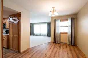 W136N8741 Esquire Rd, Menomonee Falls, WI 53051 - Photo 11