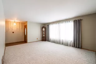 W136N8741 Esquire Rd, Menomonee Falls, WI 53051 - Photo 9