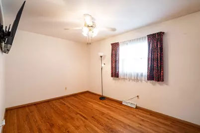 W136N8741  Esquire Rd, Menomonee Falls, WI 53051 - Photo 17