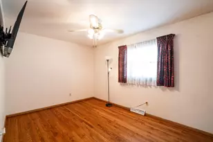 W136N8741 Esquire Rd, Menomonee Falls, WI 53051 - Photo 17