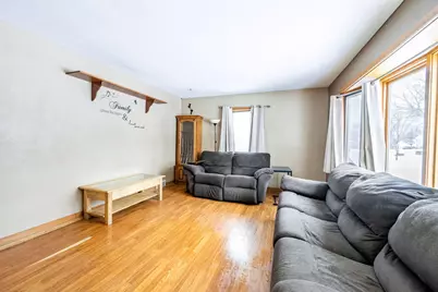 811  Pierce St, Onalaska, WI 54650 - Photo 3